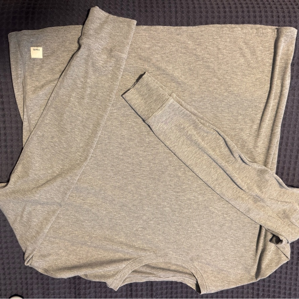 Vuori Ribbed Gray Long Sleeve Shirt